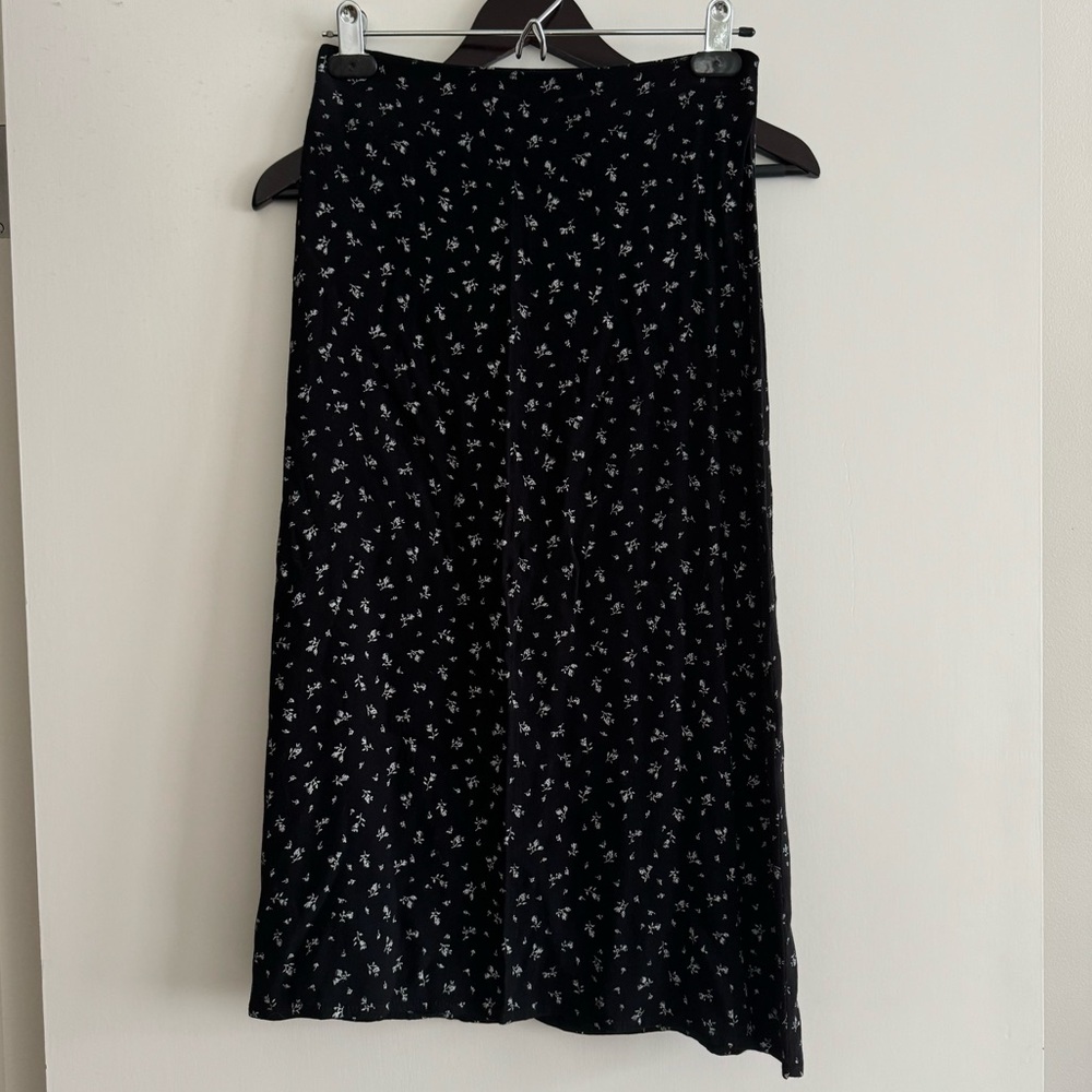 Brandy Melville Black Midi Skirt with White Floral Print